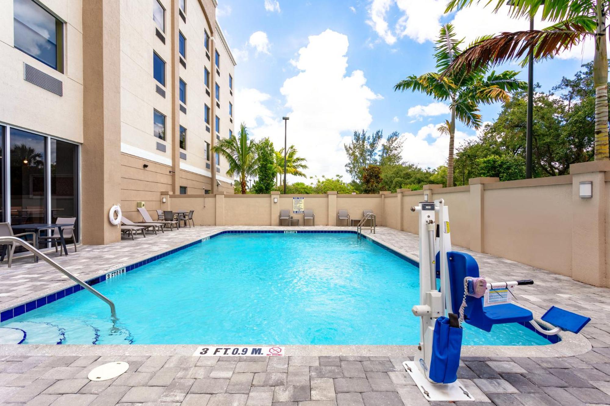Holiday Inn Express & Suites - Miramar By Ihg ภายนอก รูปภาพ